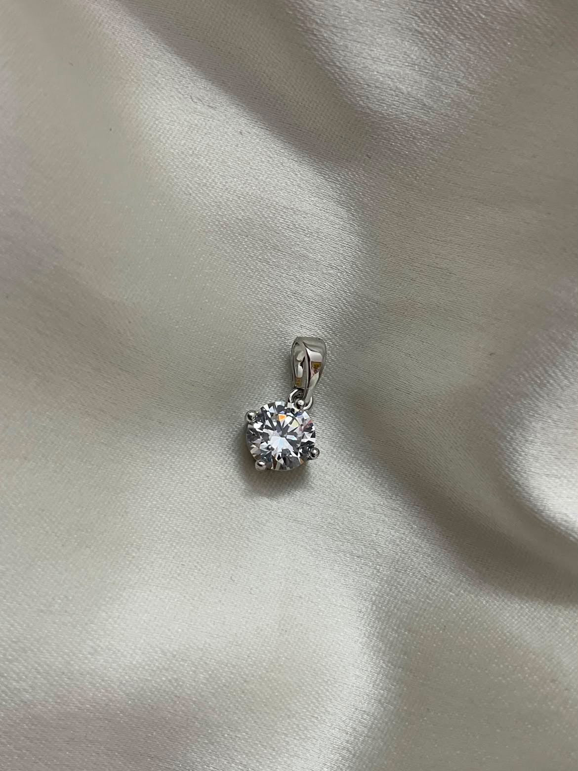 Adya solitaire pendant