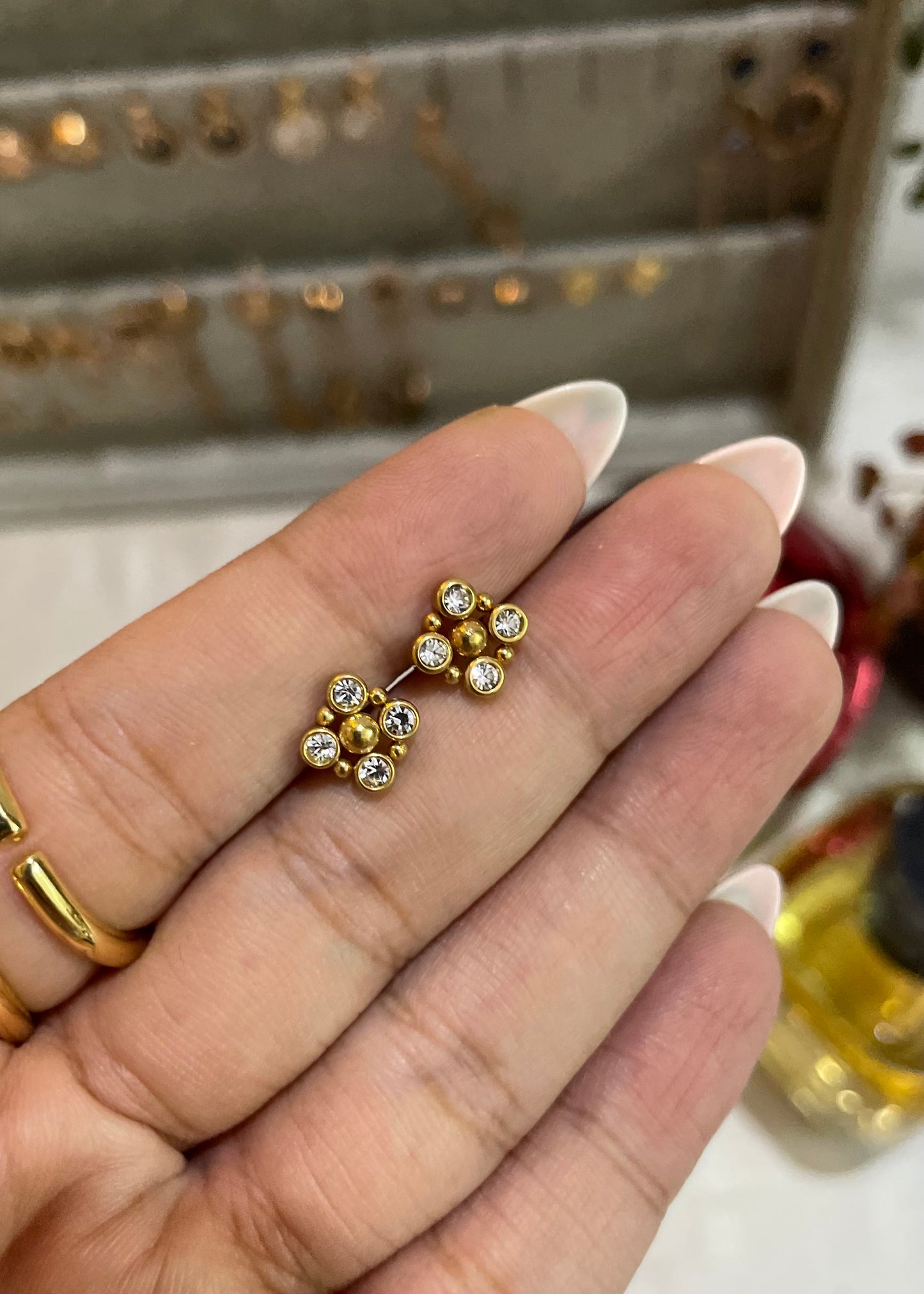 Lila studs