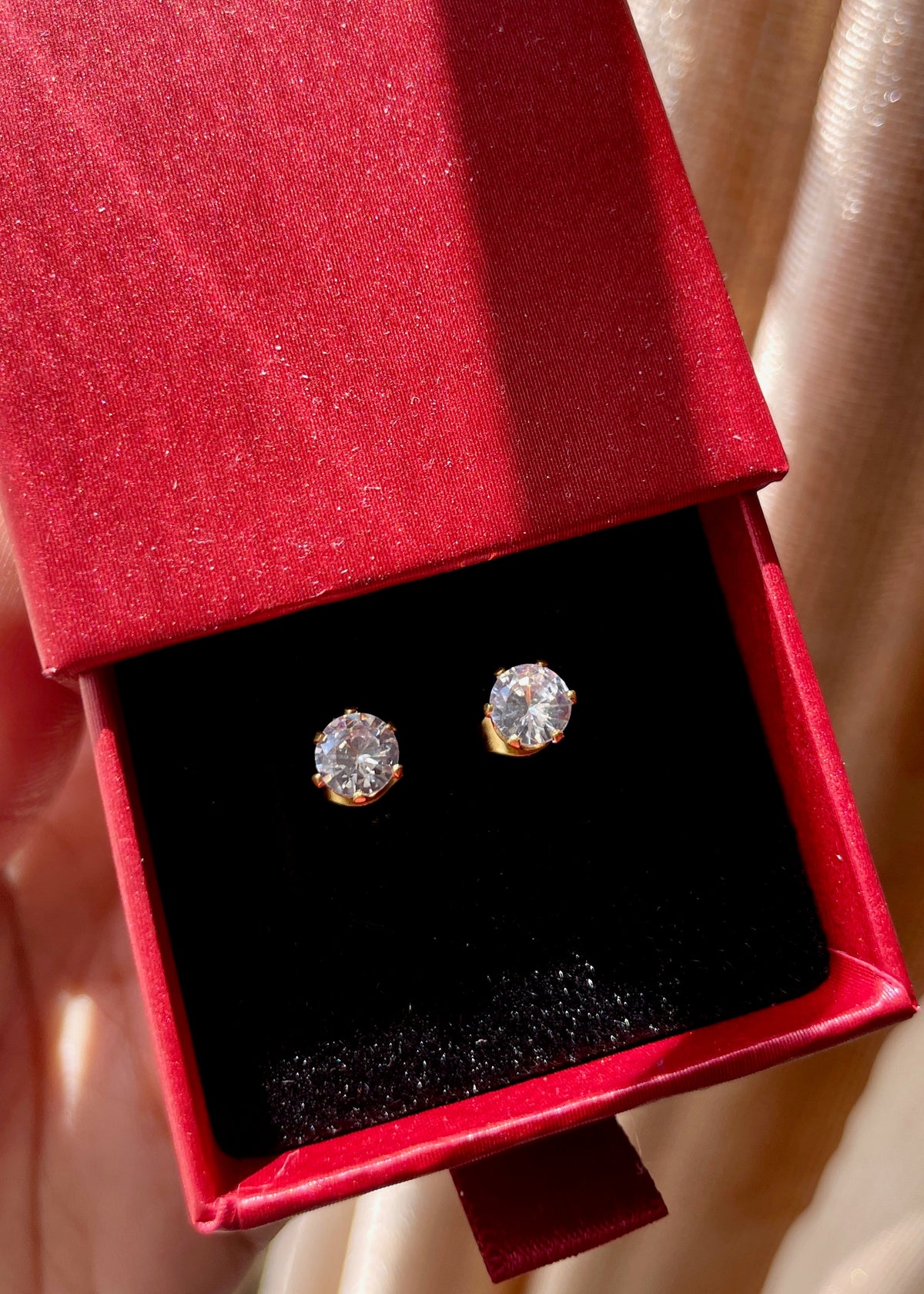 Everyday solitaire studs