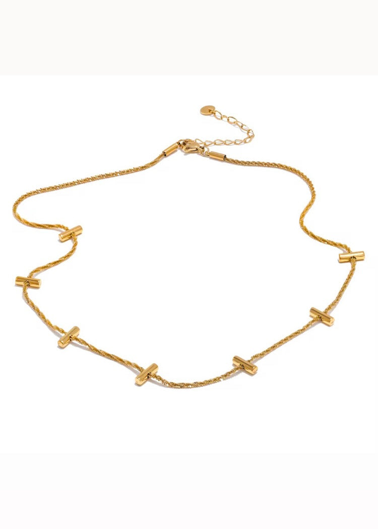 Linear muse necklace