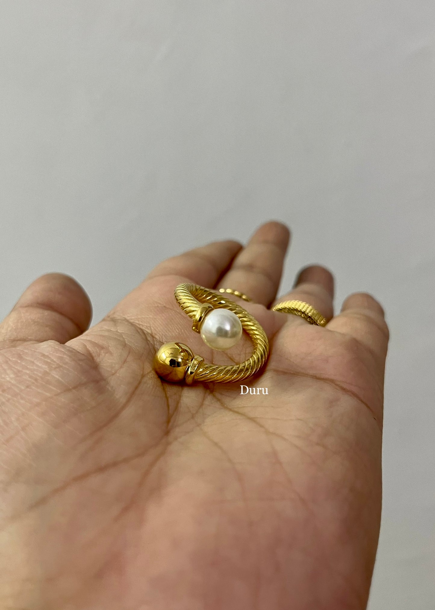 Pearl orbit ring
