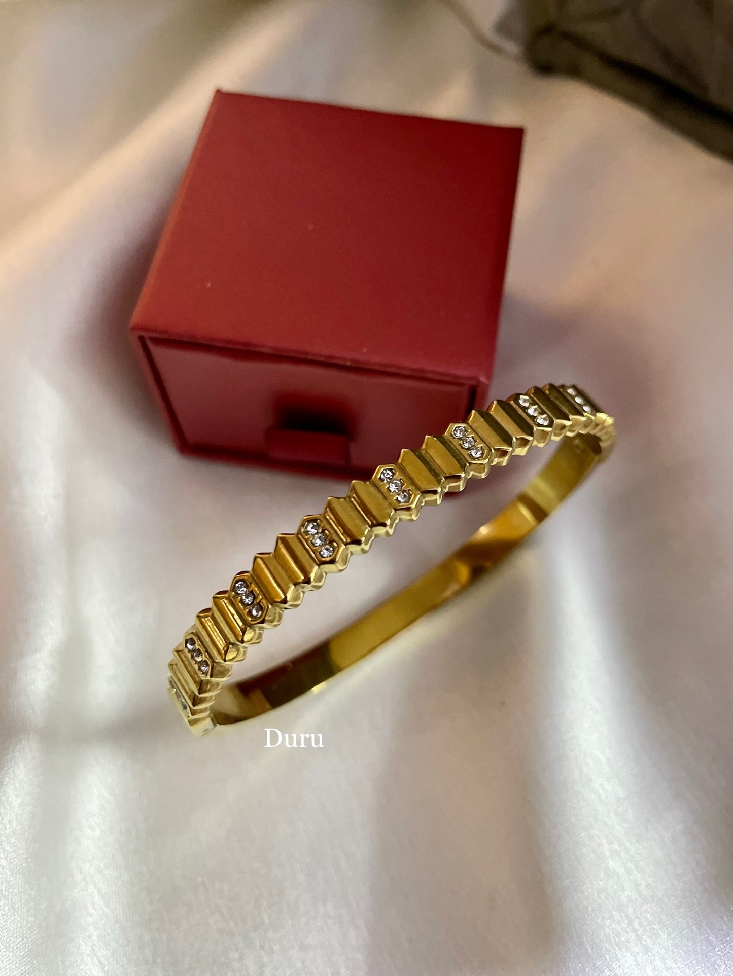 Arch bracelet