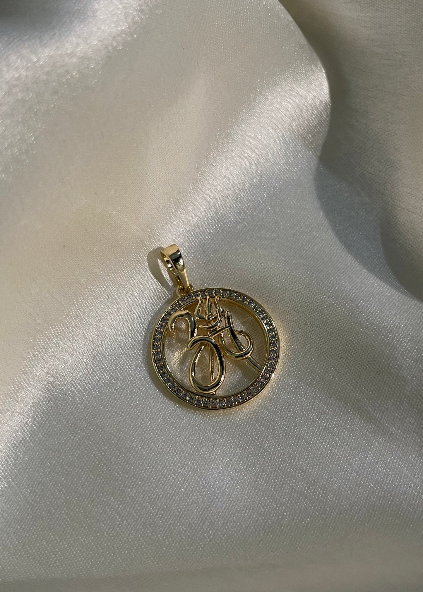 Om round pendant(Gold)