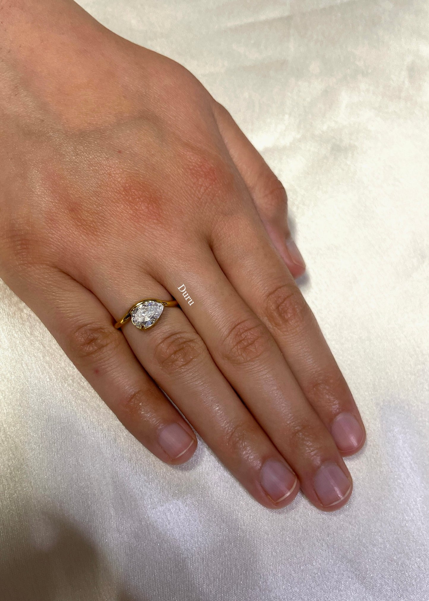 Raya solitaire ring