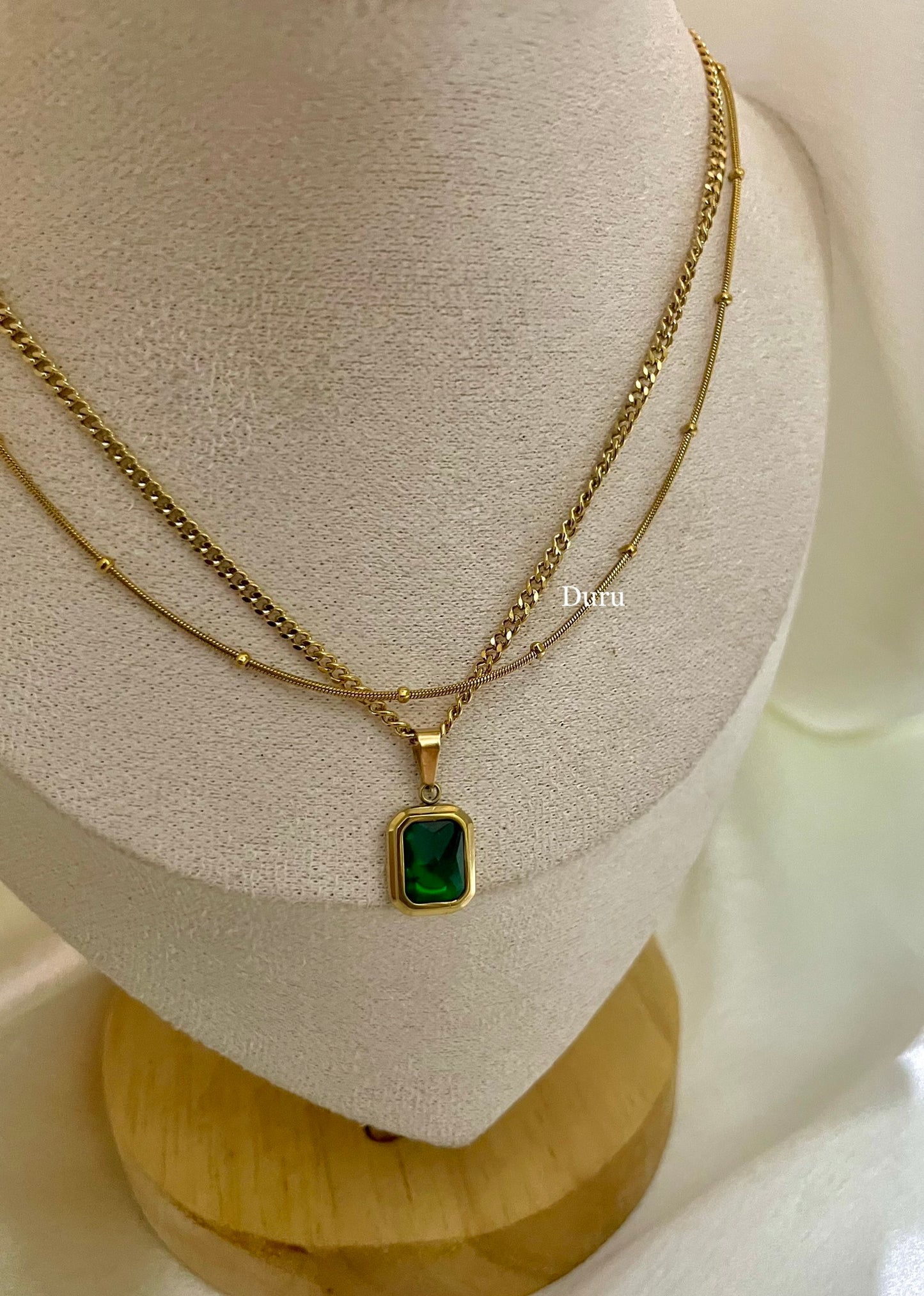 Emera layers necklace