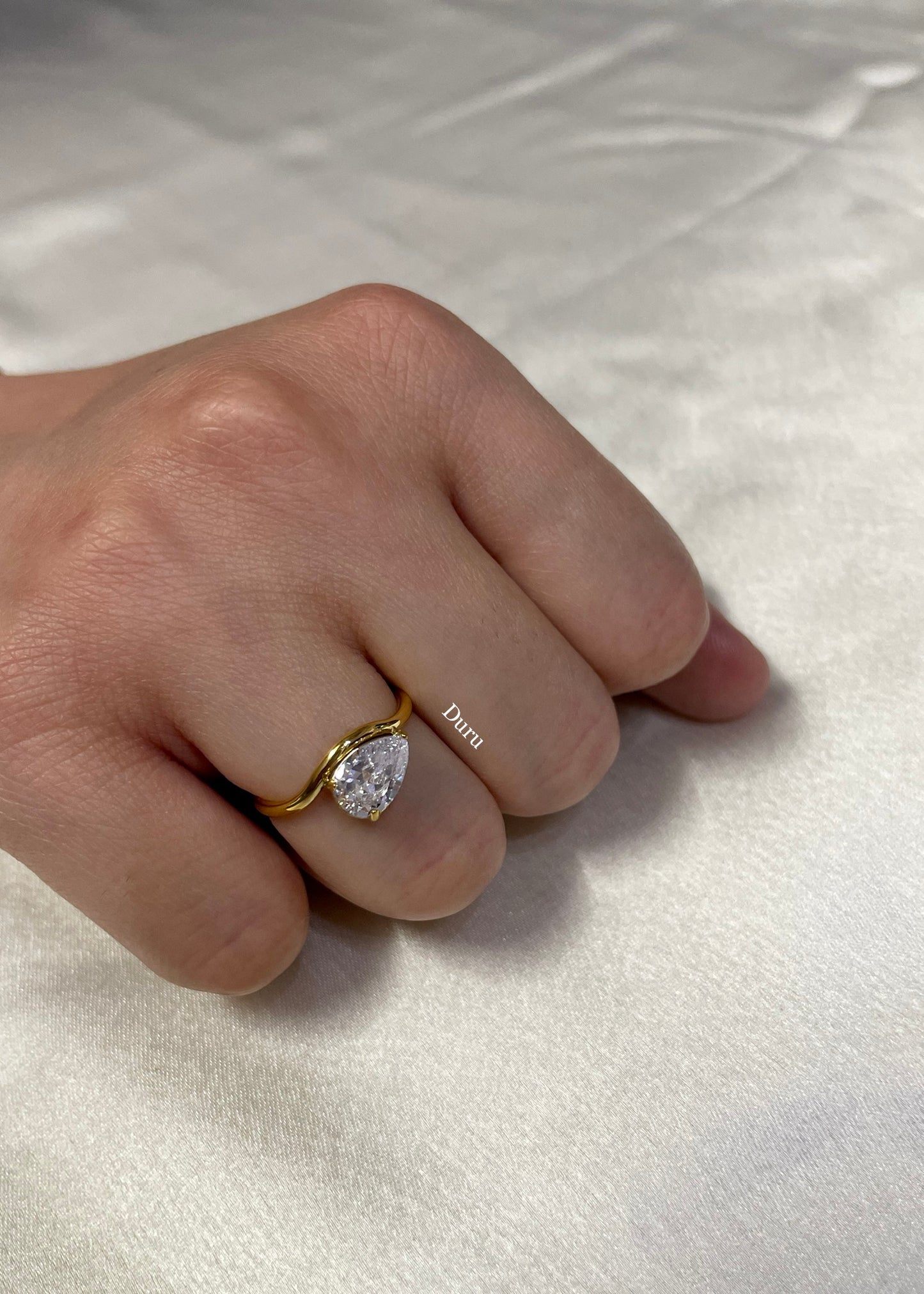 Raya solitaire ring