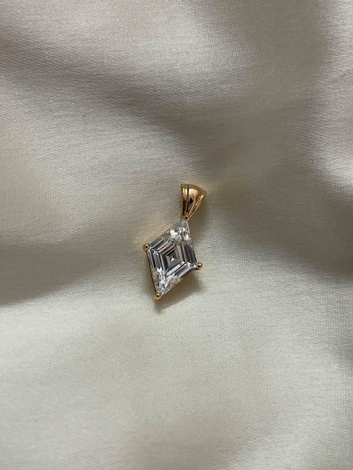Prism solitaire pendant