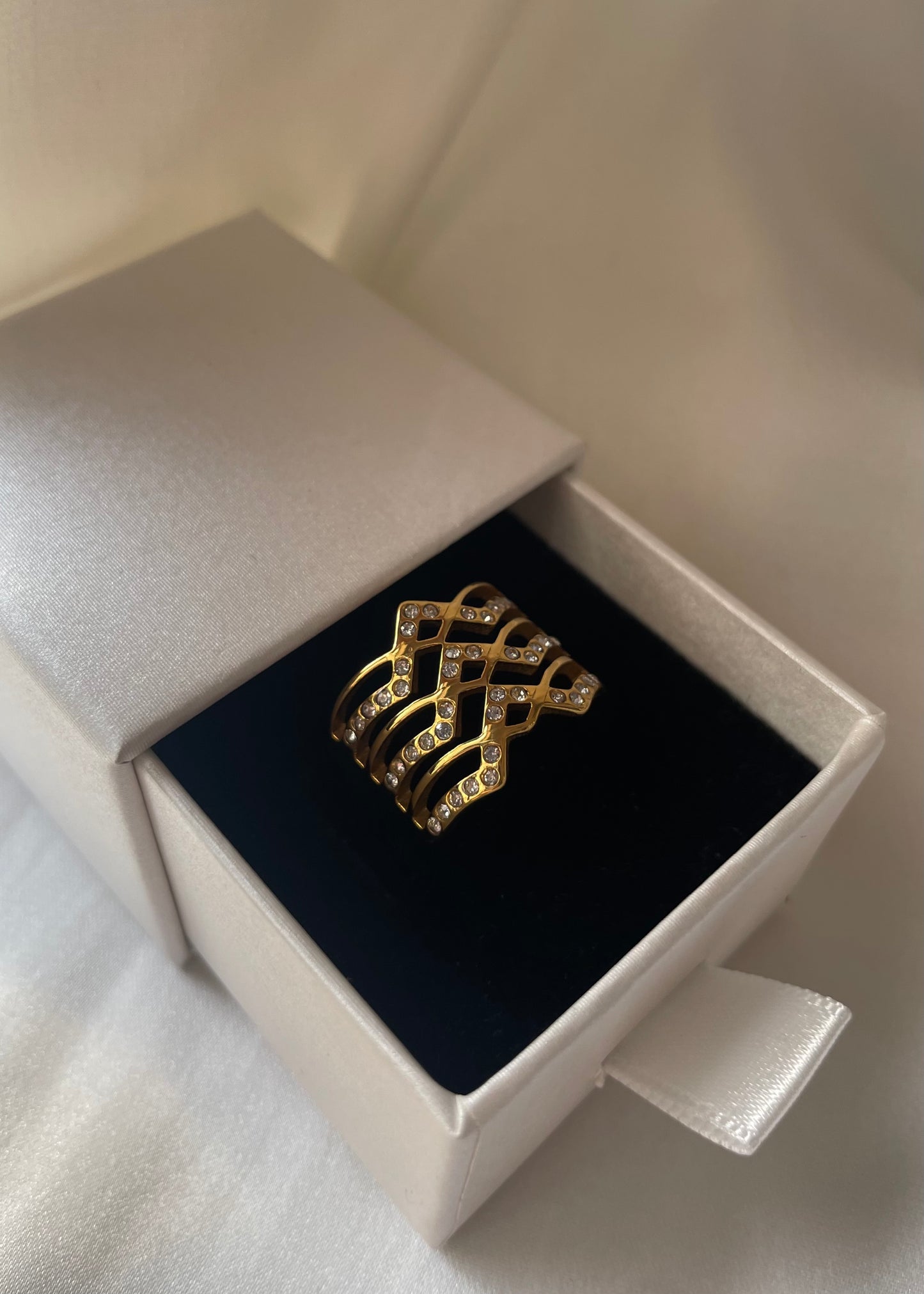 Curve ring