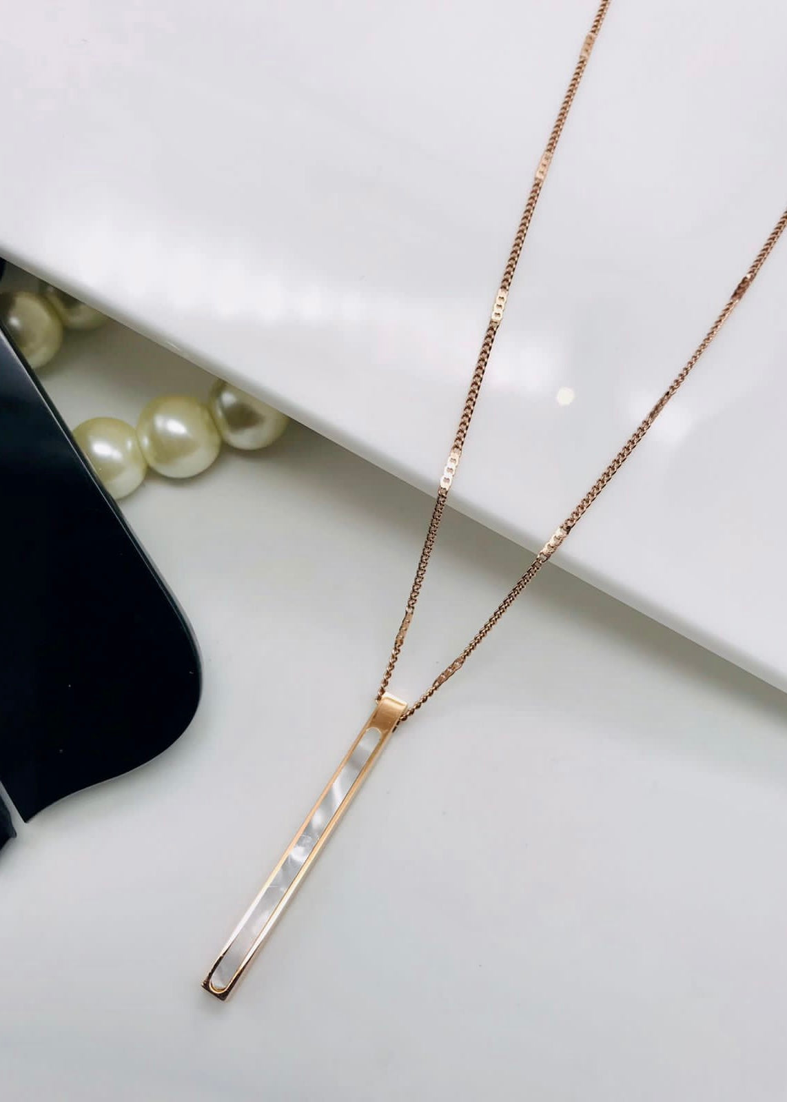 Mop bar necklace