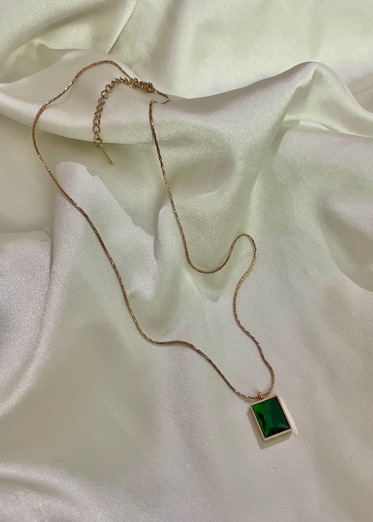 Emerald glow necklace