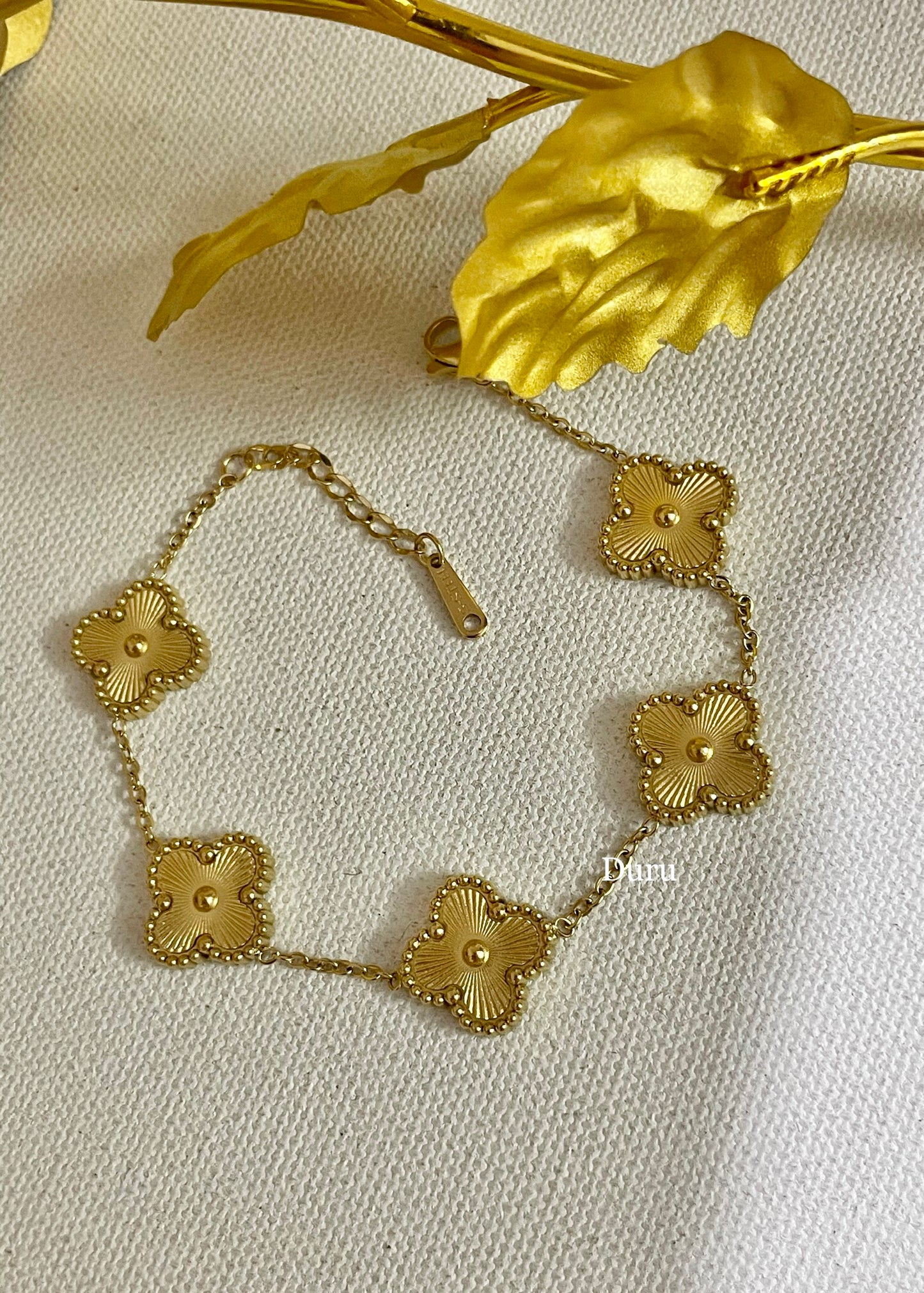 Gold clover bracelet