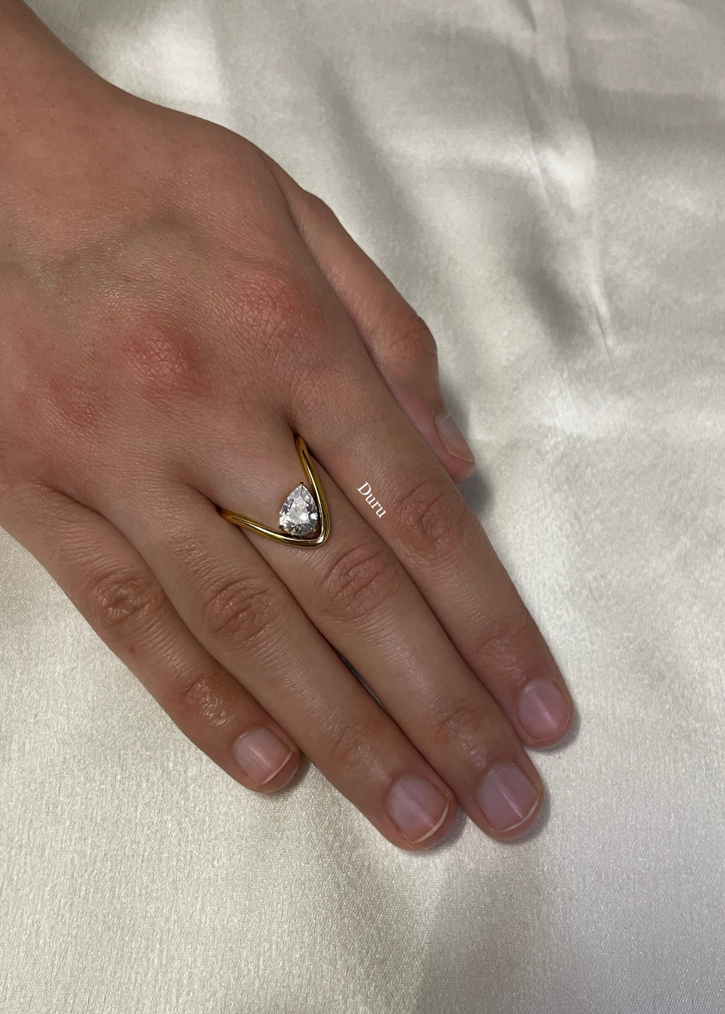 Solitaire V ring