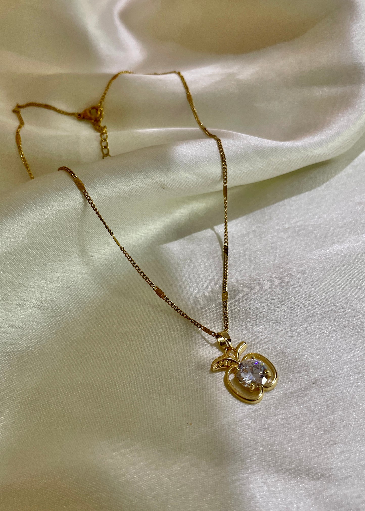 Solitaire apple necklace