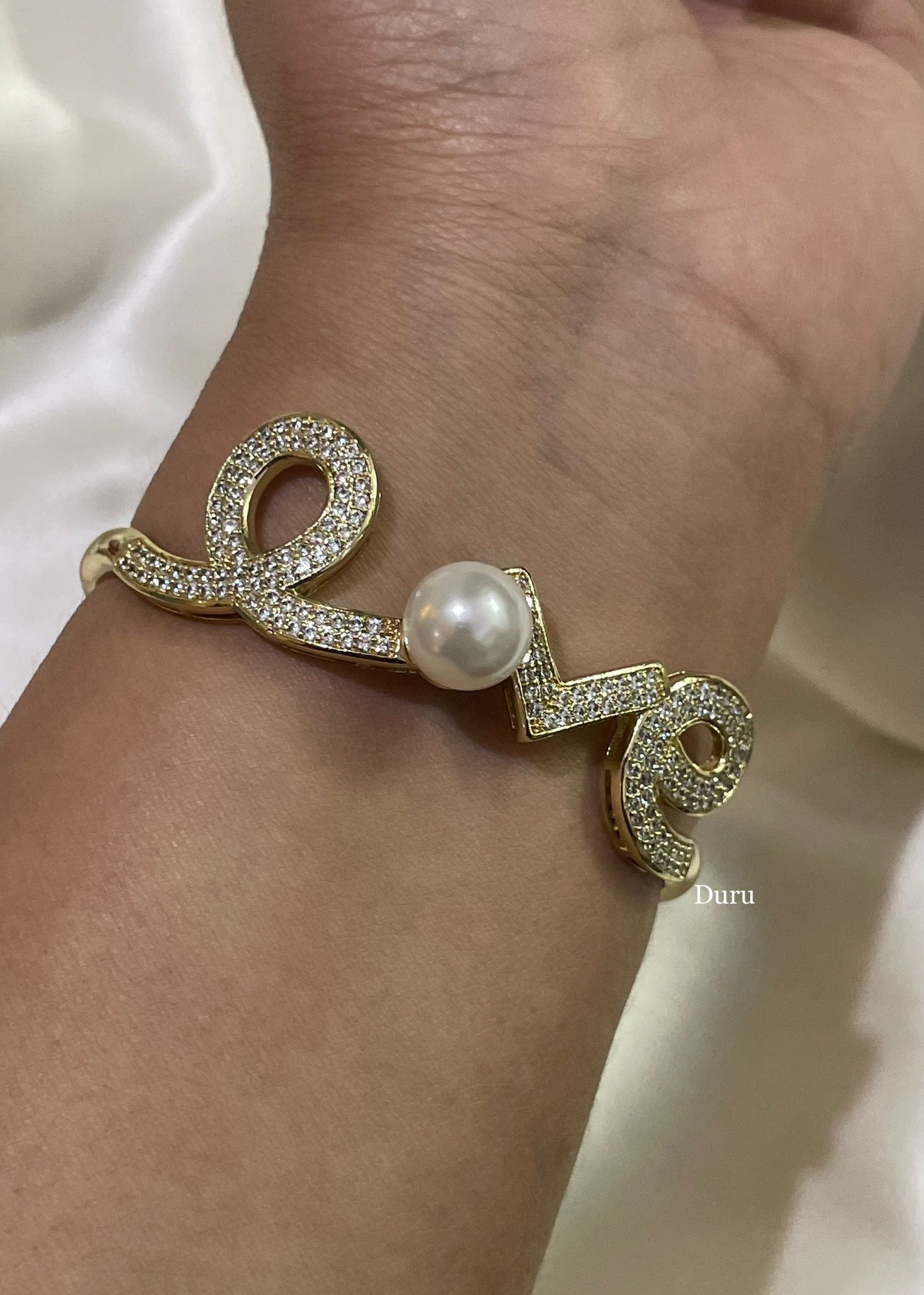 Love pearl bracelet