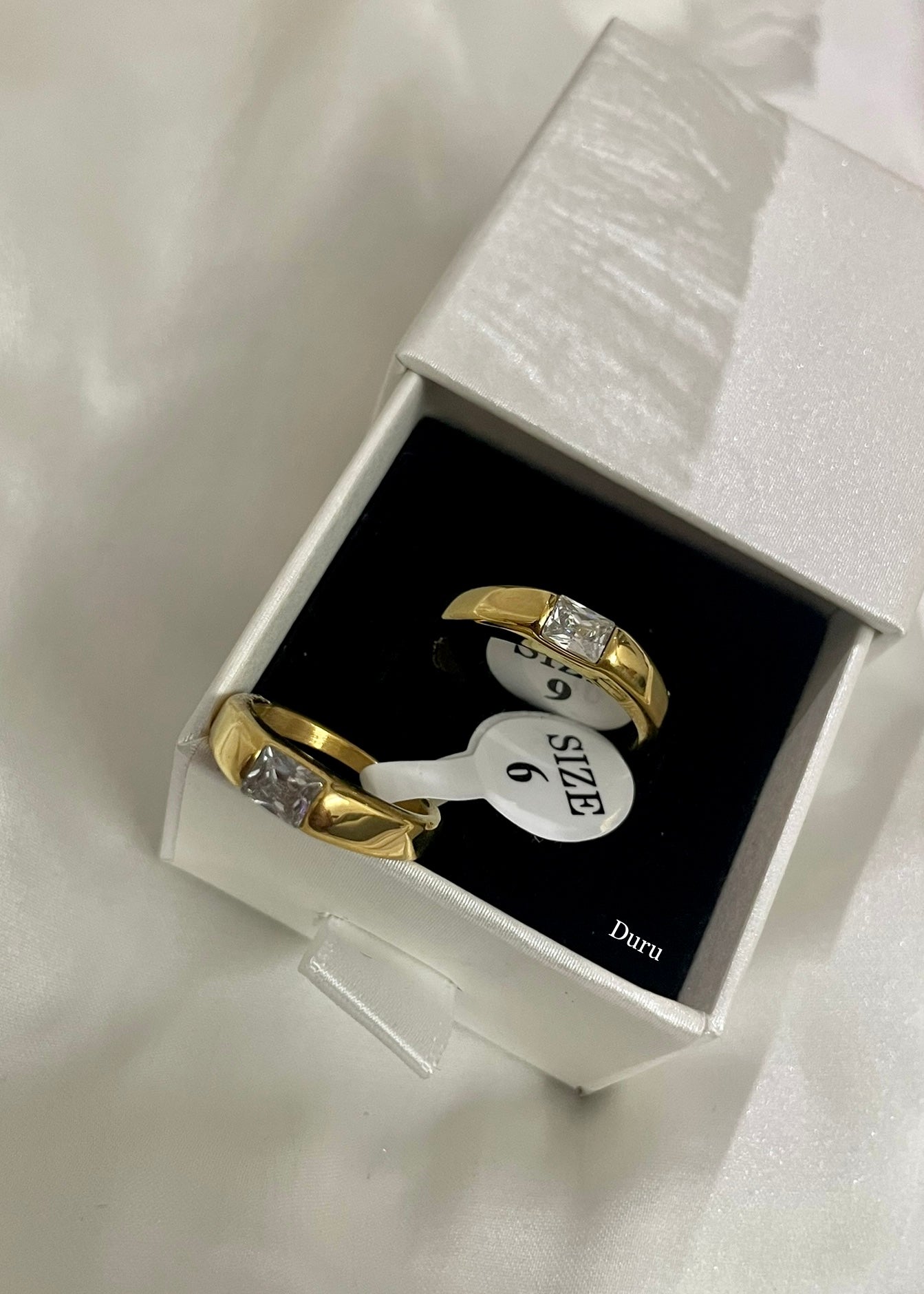 Solitaire amour ring