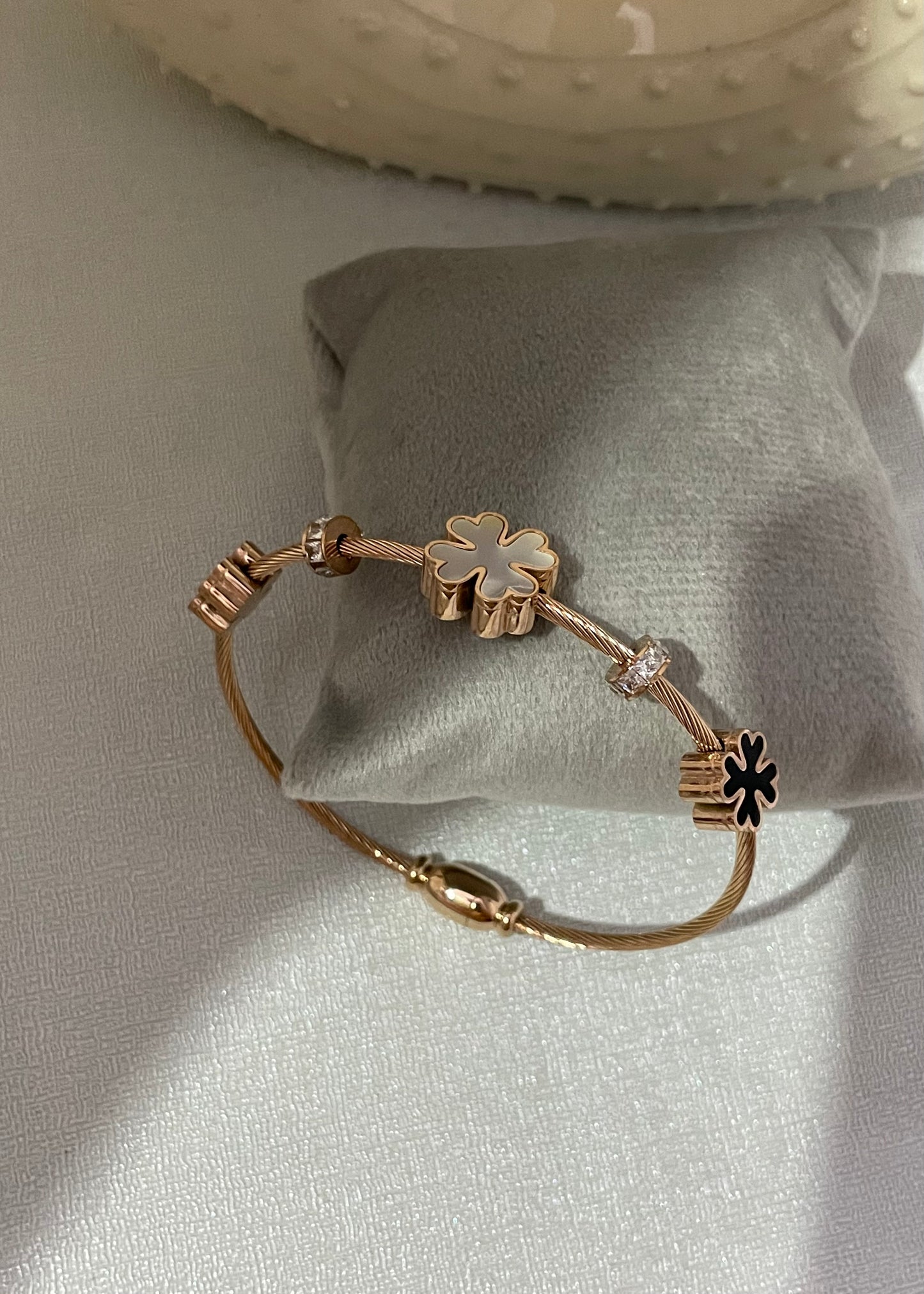 Clover glow bracelet