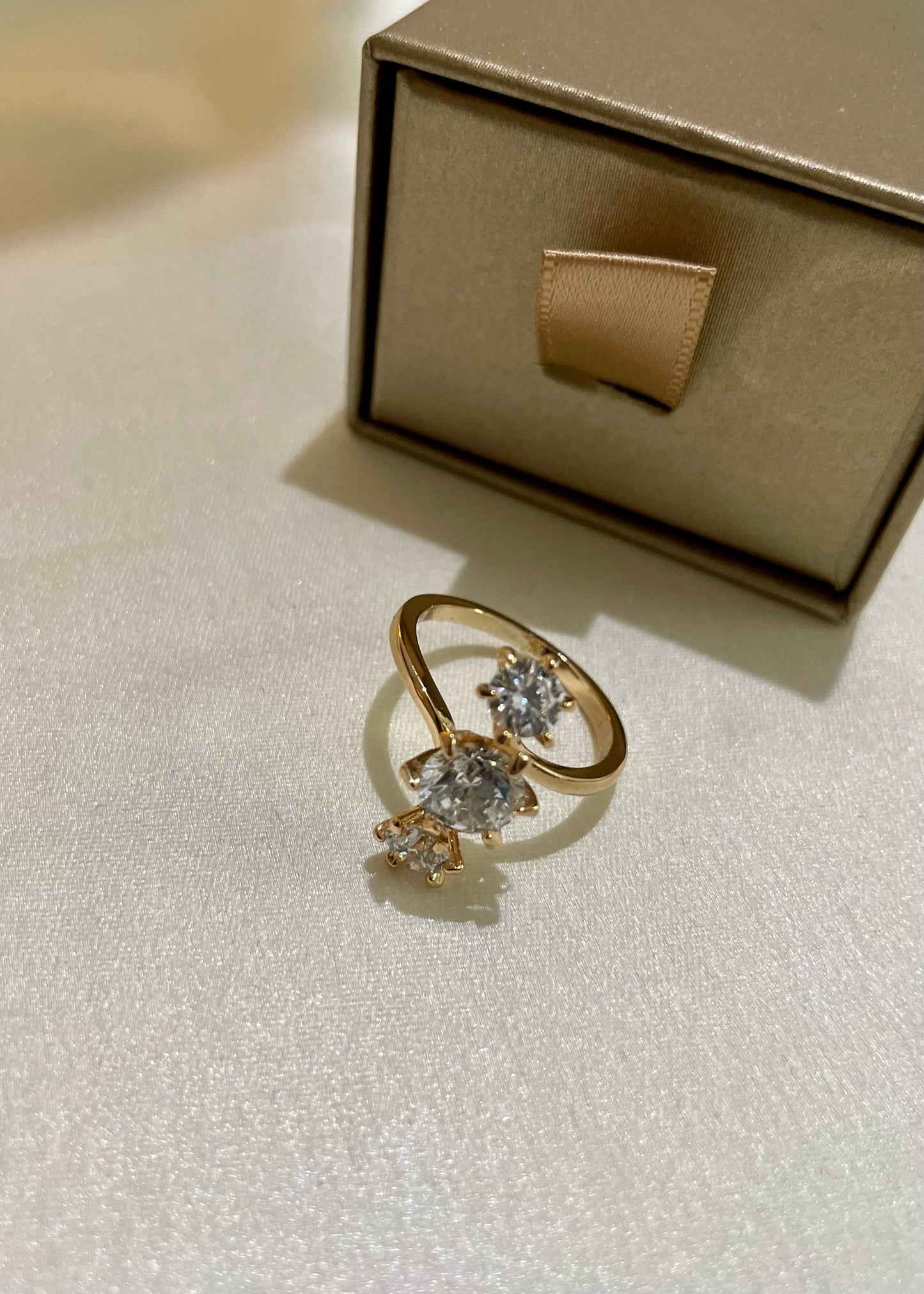 Royal solitaire ring