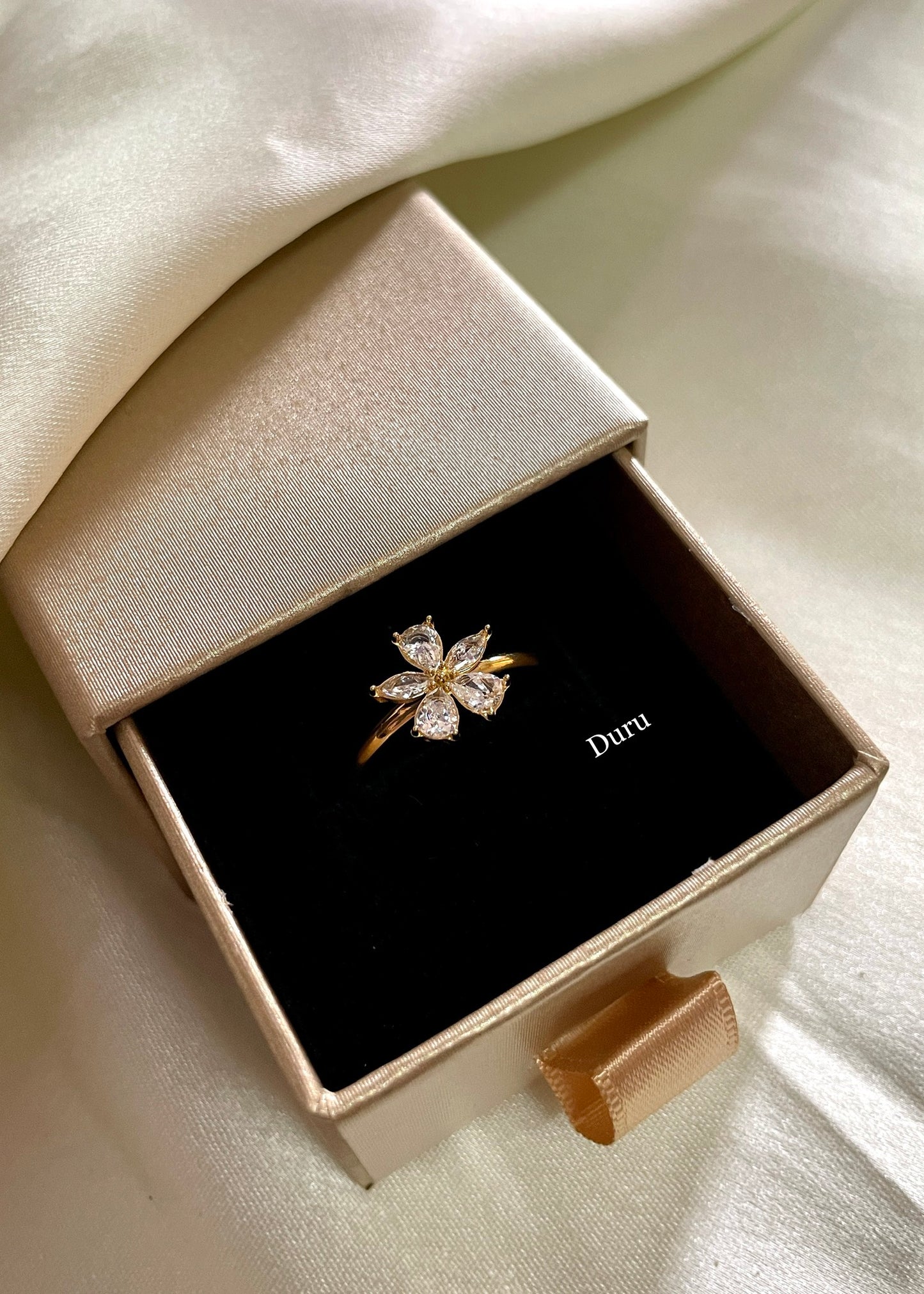 Floral solitaire ring