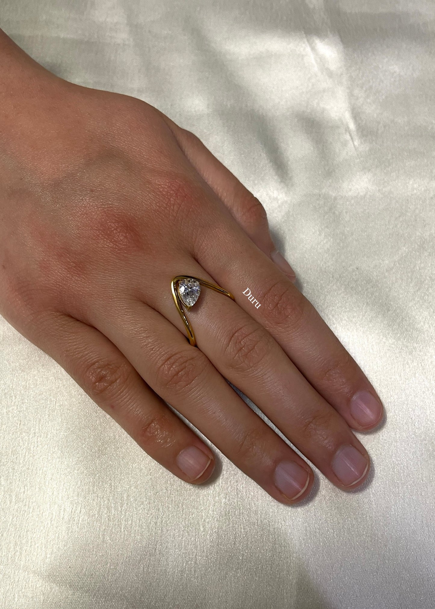 Solitaire V ring