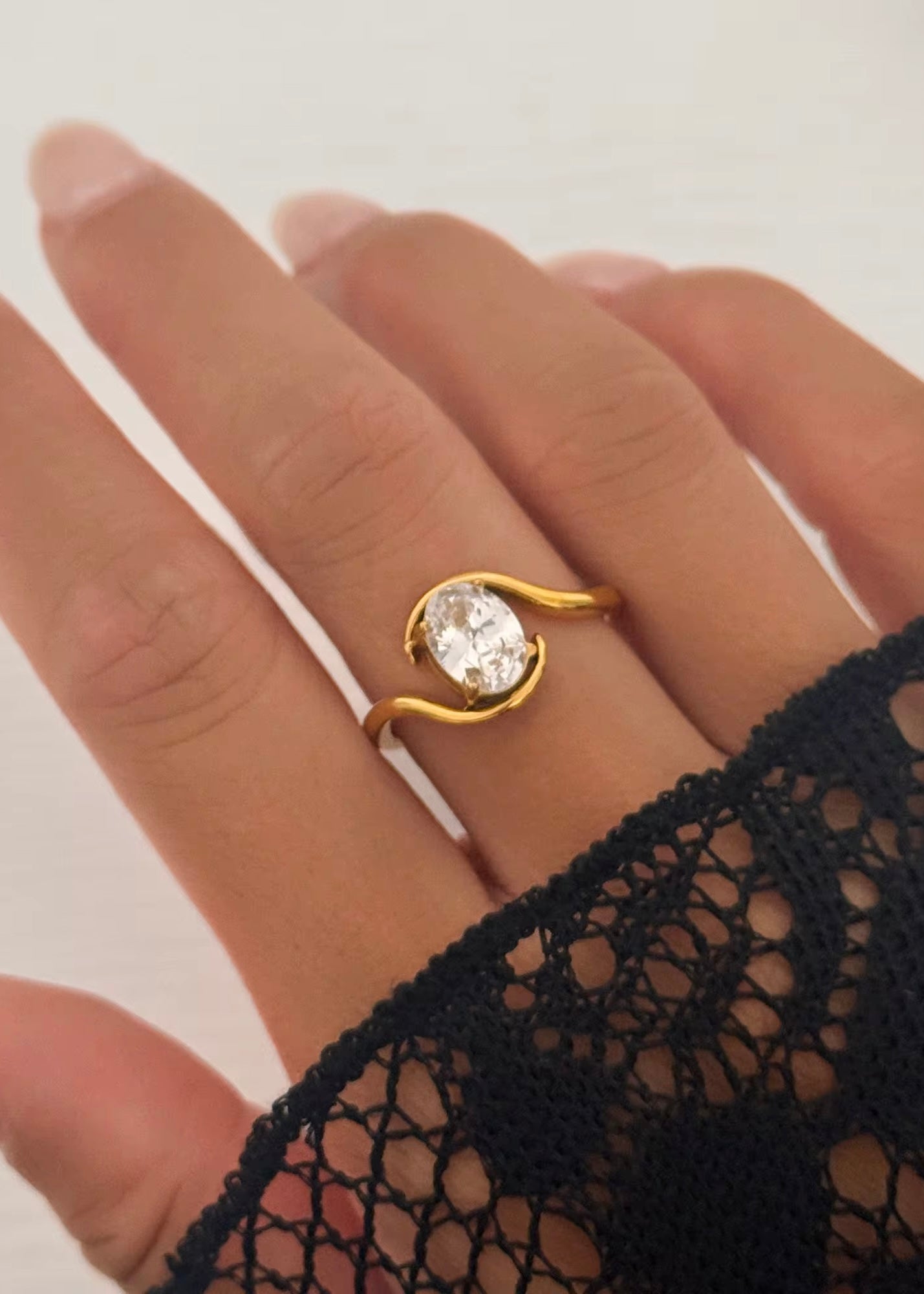 Oval solitaire ring