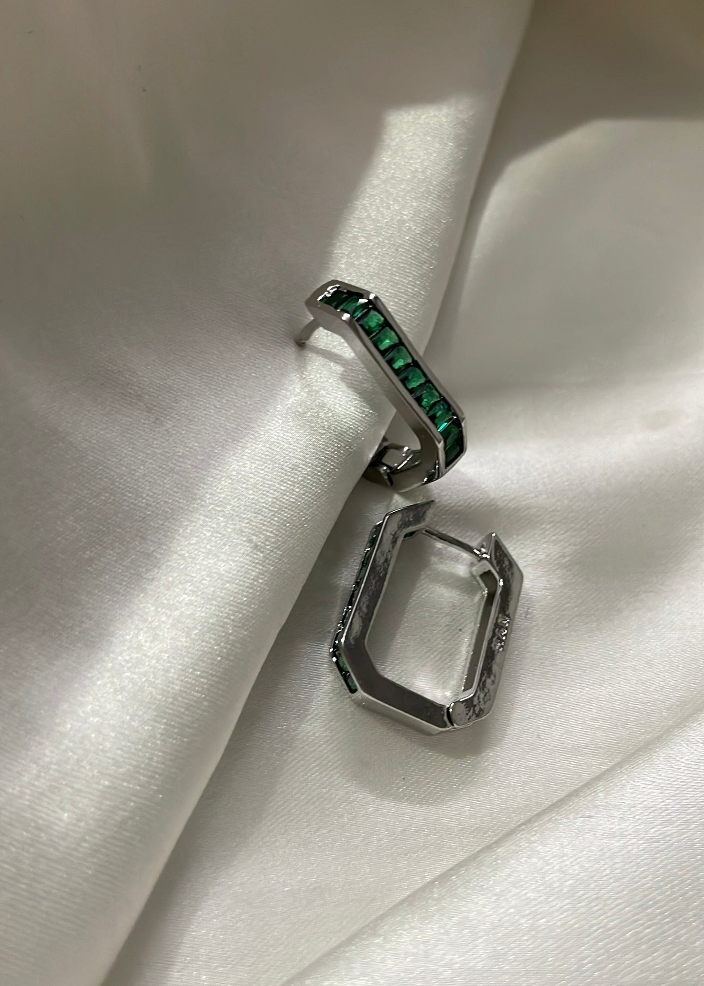 Octo emerald hoops(Silver)