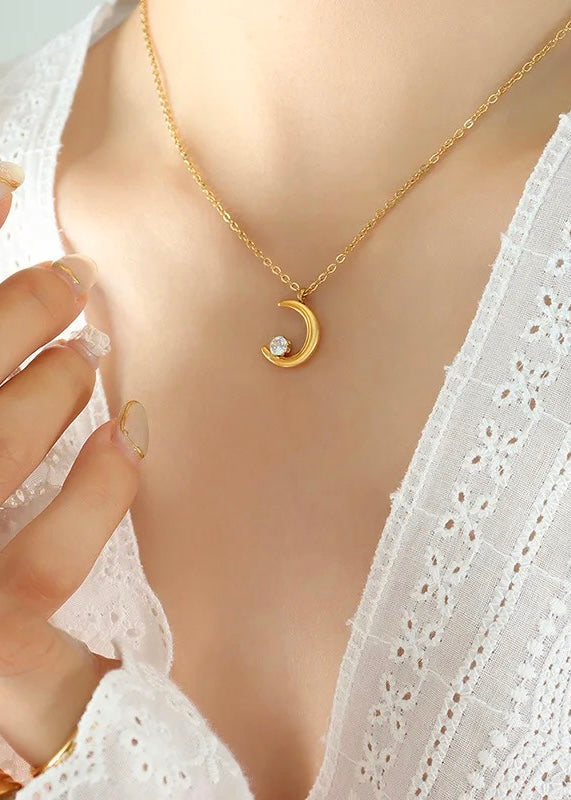 Solitaire moon necklace