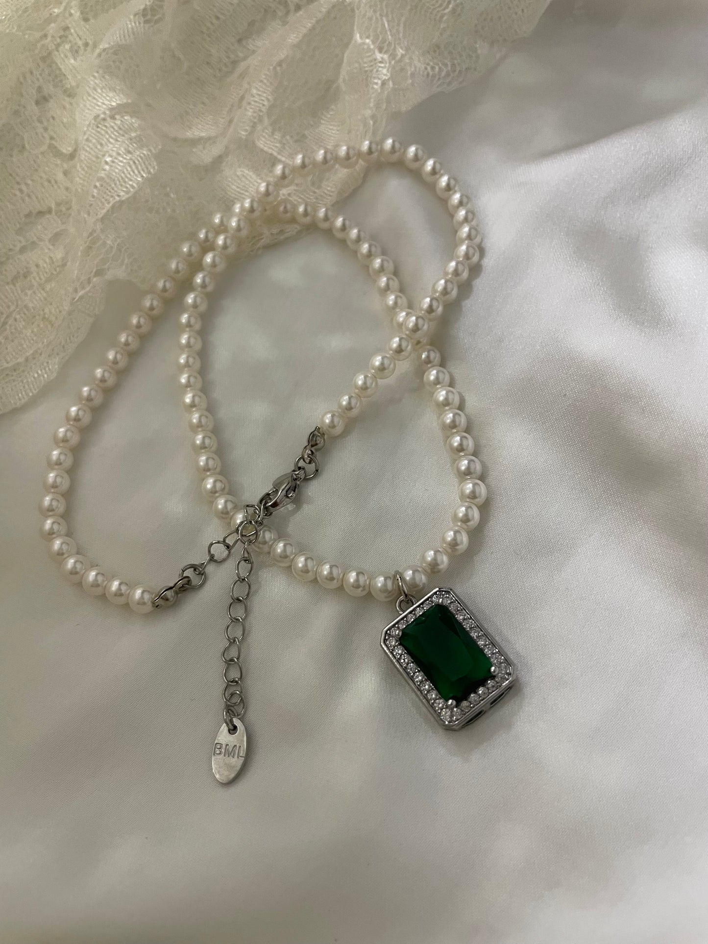 Pearl radiance necklace