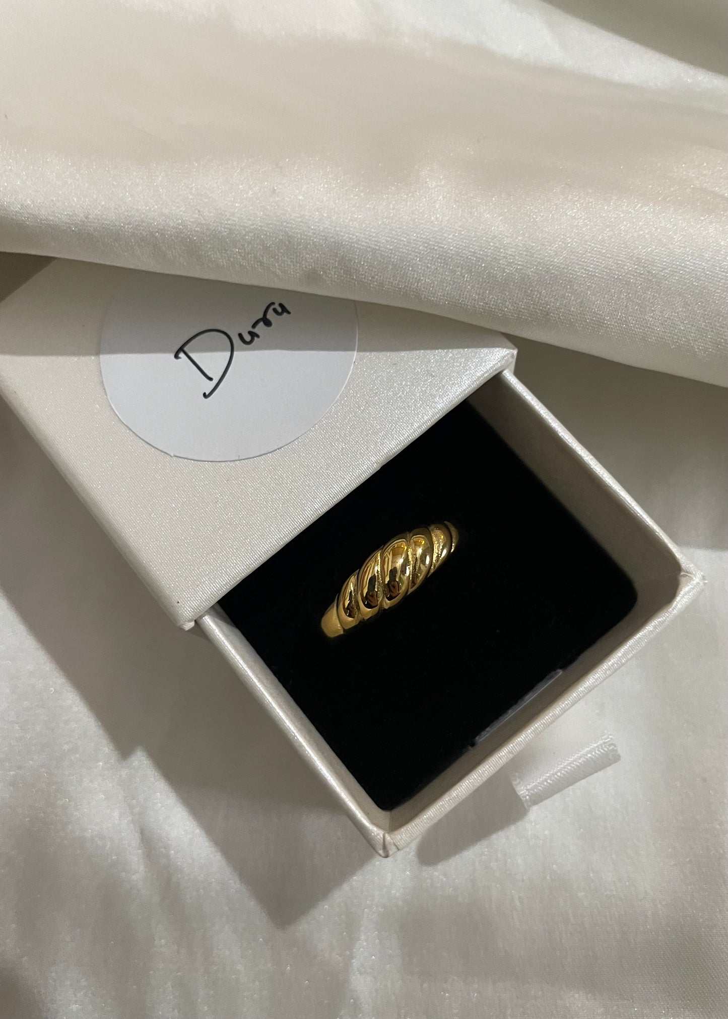 Croissant ring