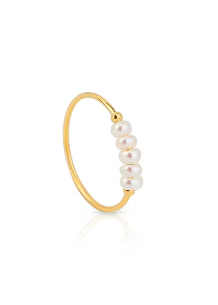 Minimal pearl ring