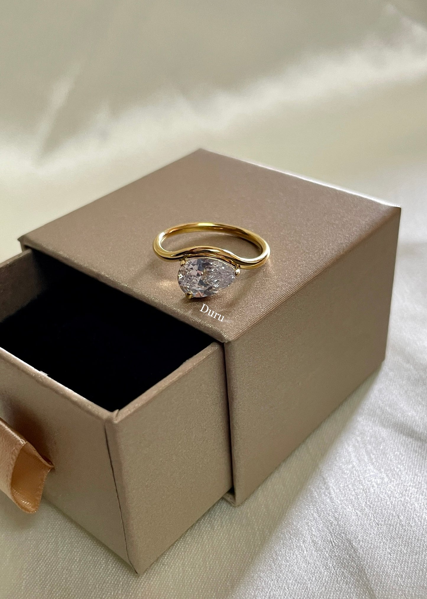 Raya solitaire ring