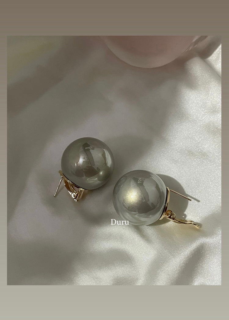Diva pearl earrings