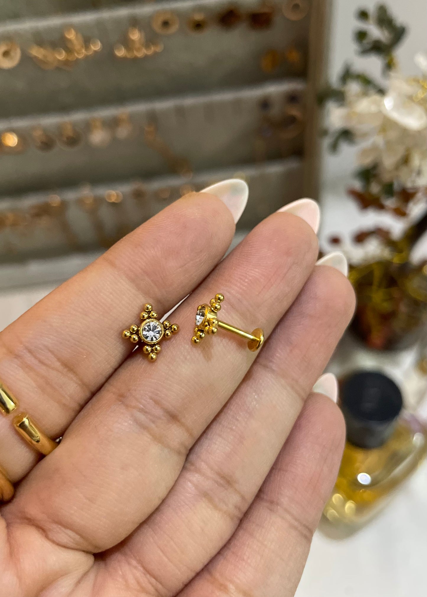 Alia studs