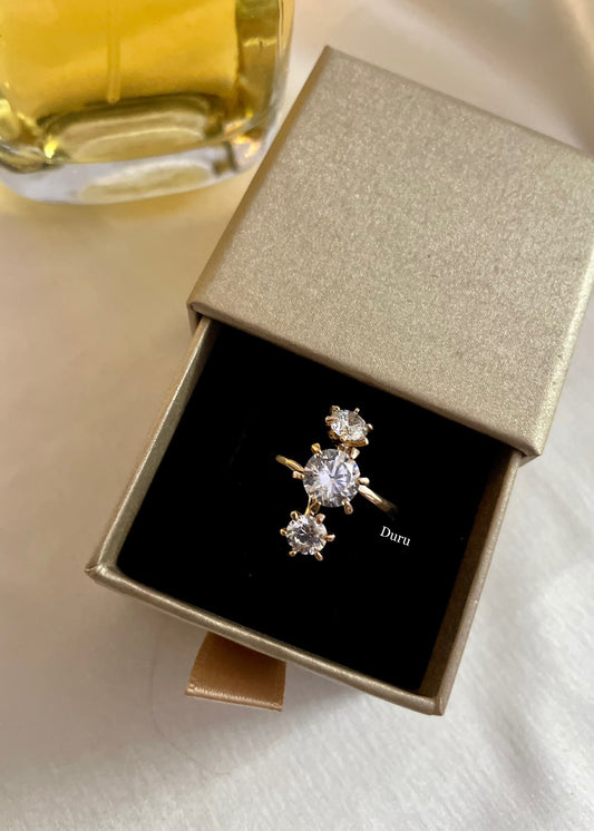 Royal solitaire ring