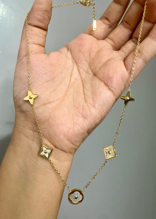 Luxury clover necklace