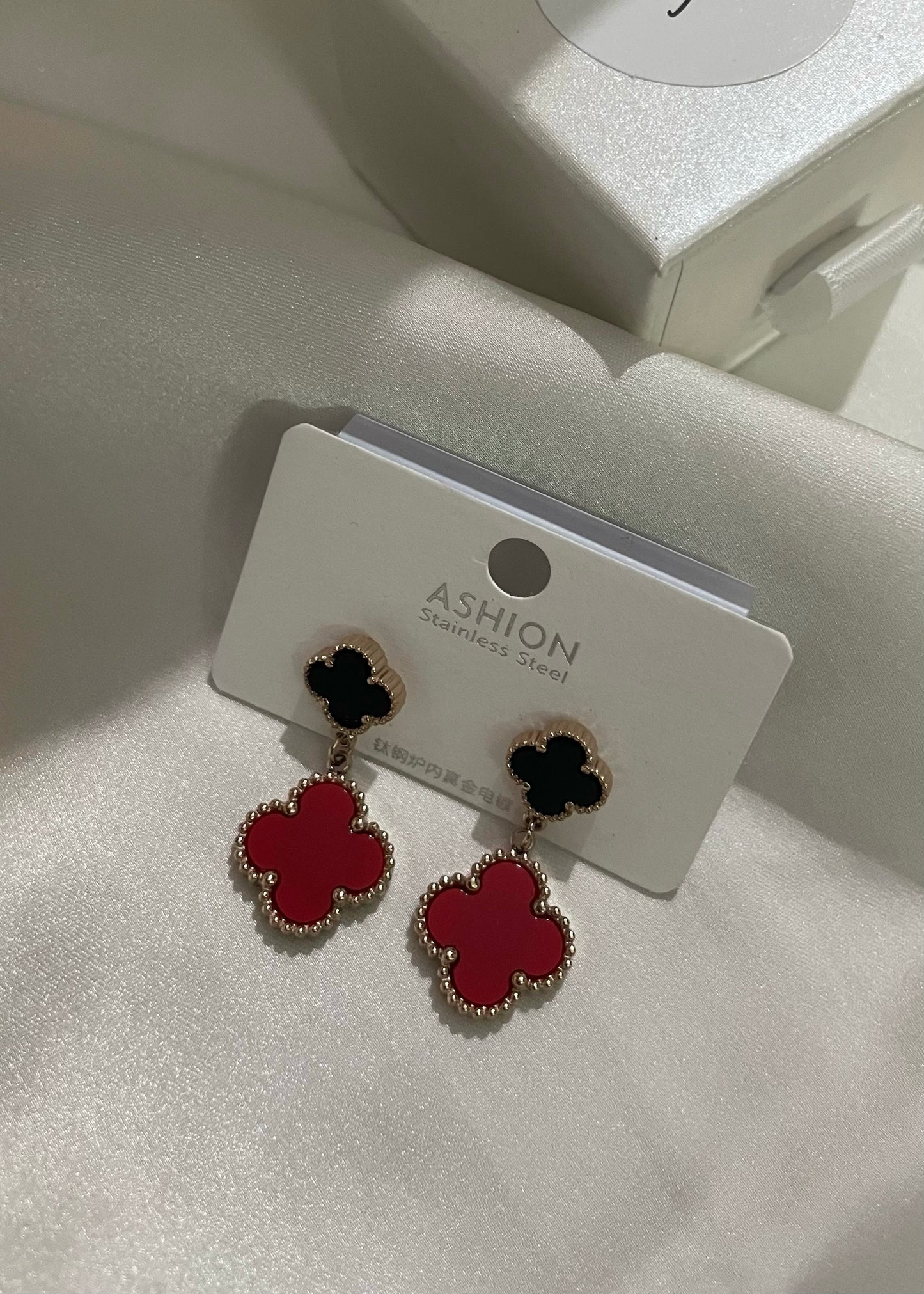 Red-black clover earrings