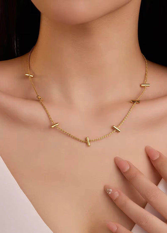 Linear muse necklace