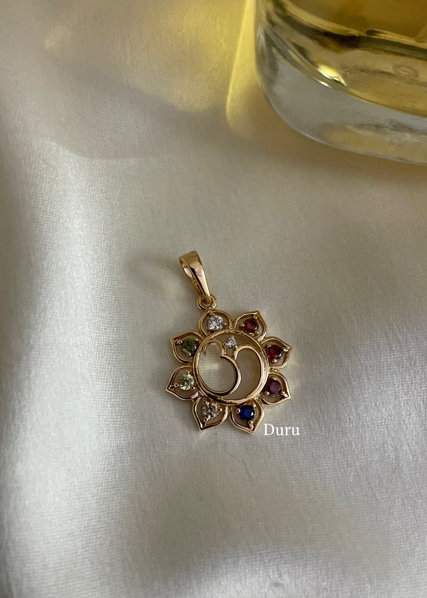 Divine om pendant