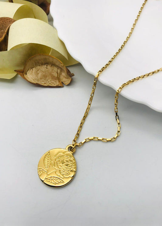 Floral engraved necklace