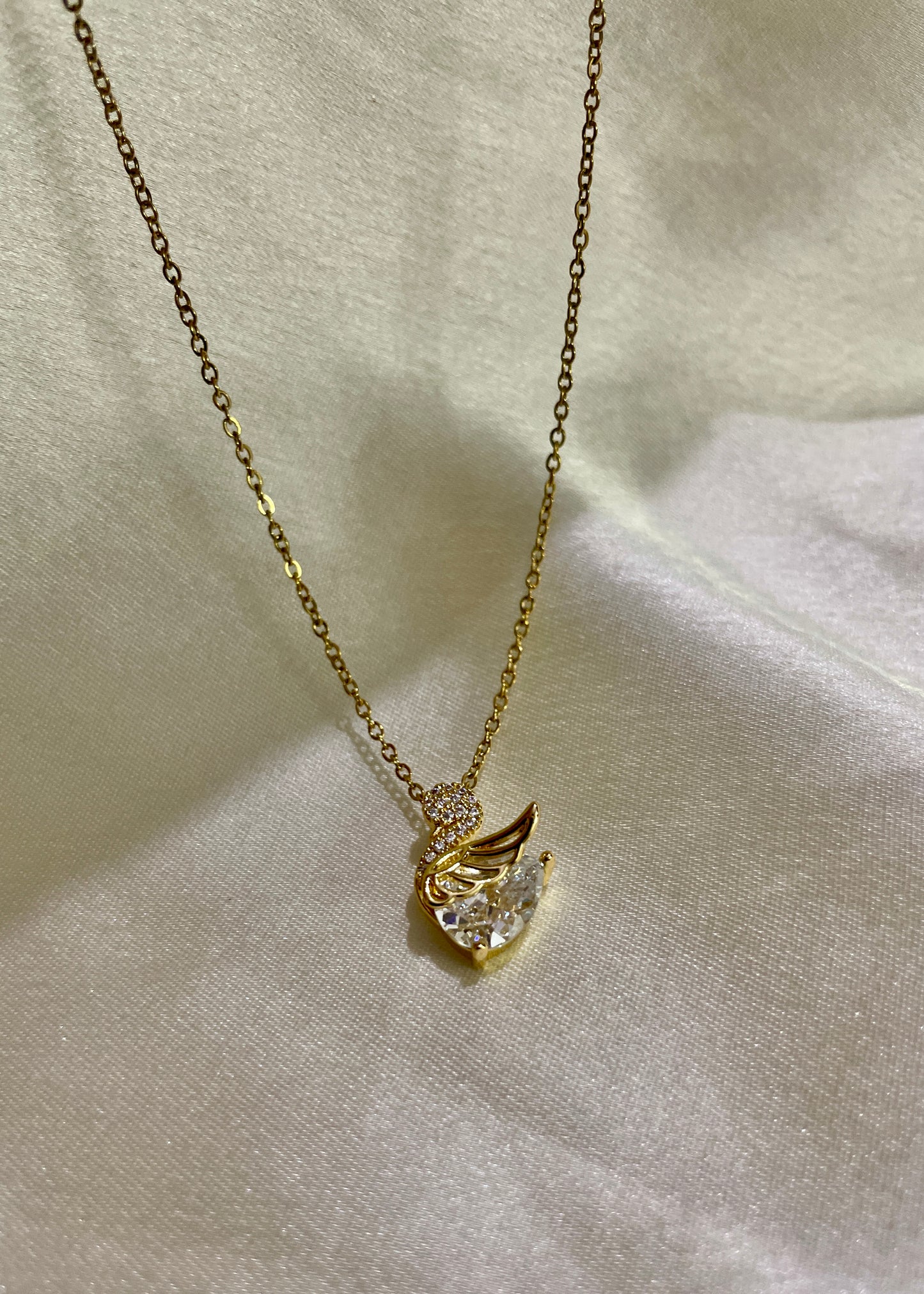 Solitaire swan necklace