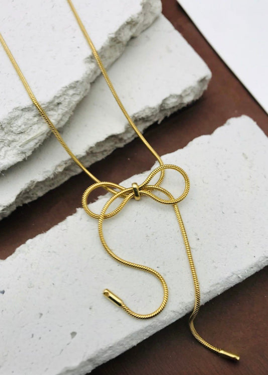 Lace bow necklace