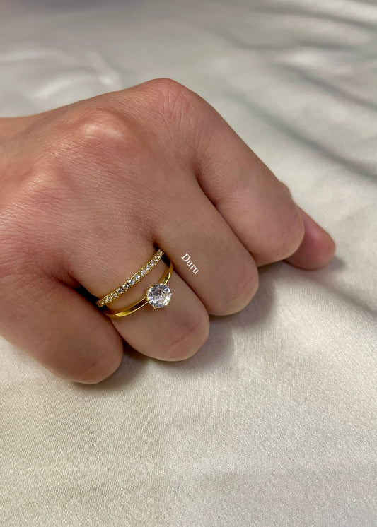 Luxe solitaire ring