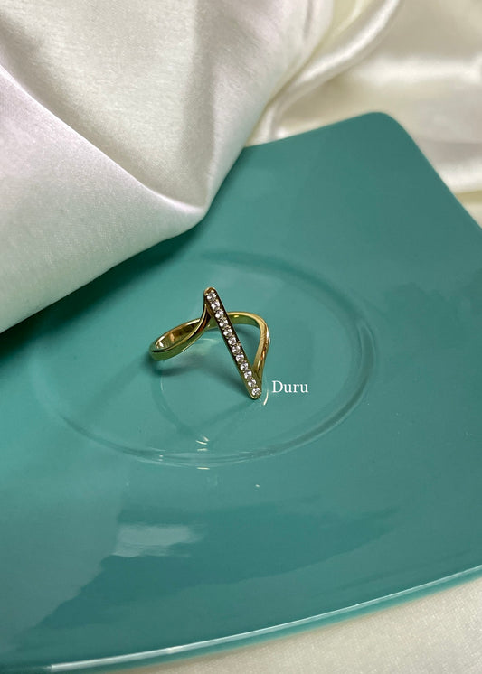 Statement bar ring