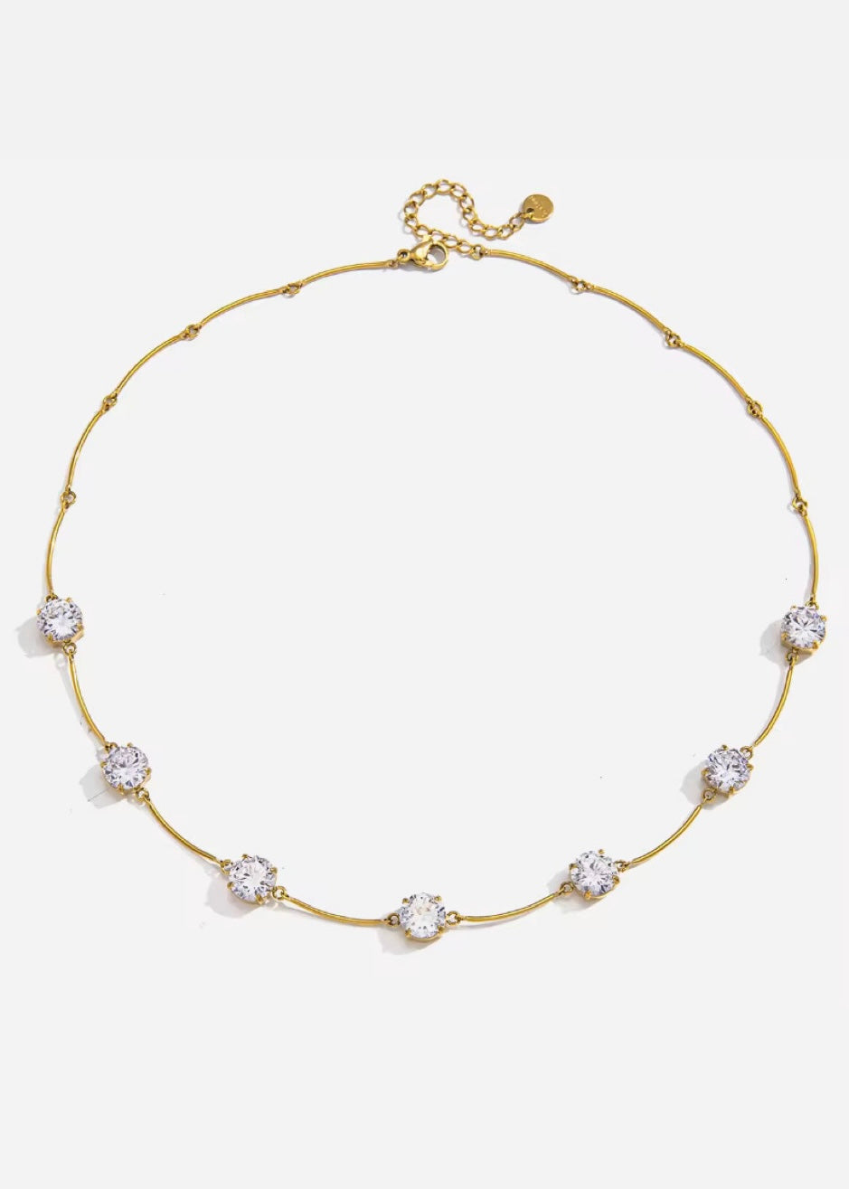 Floating solitaire necklace