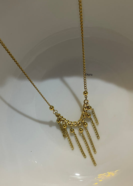 Gold fall necklace