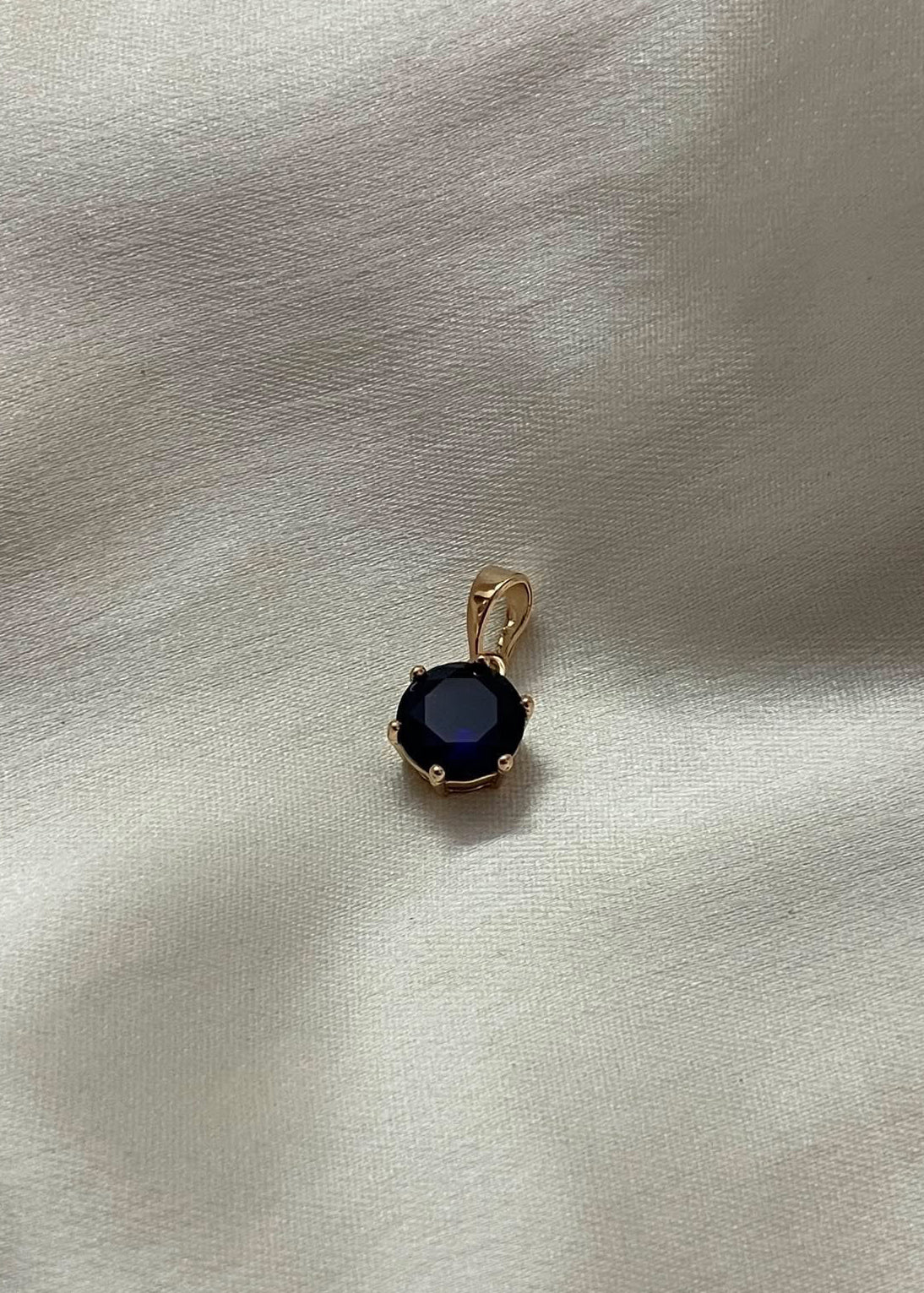 Blue hue pendant