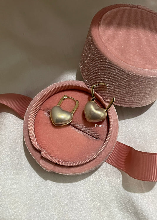 Puffy heart pearl hoops
