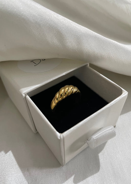 Croissant ring