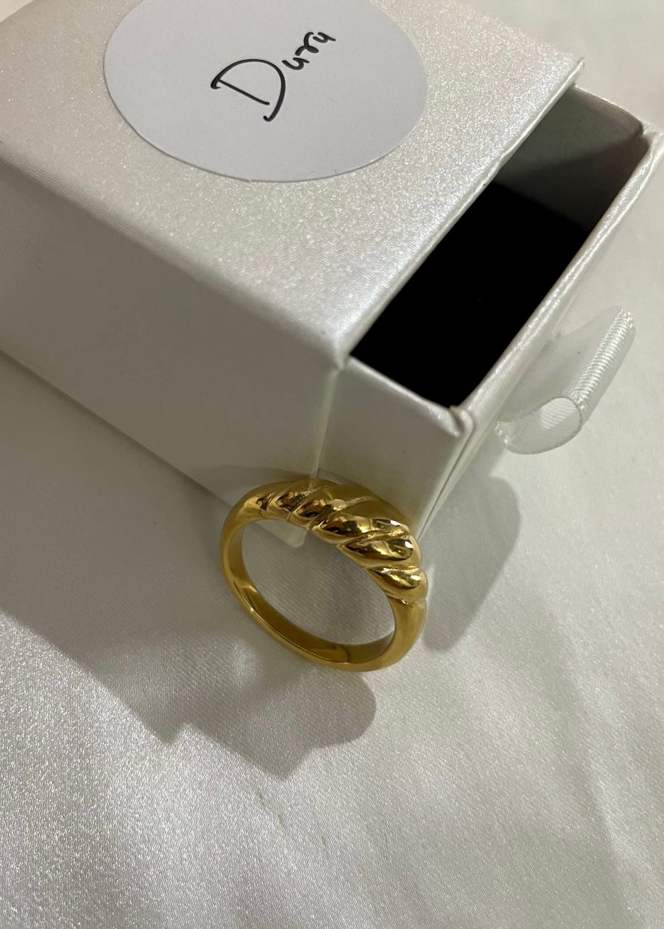 Croissant ring