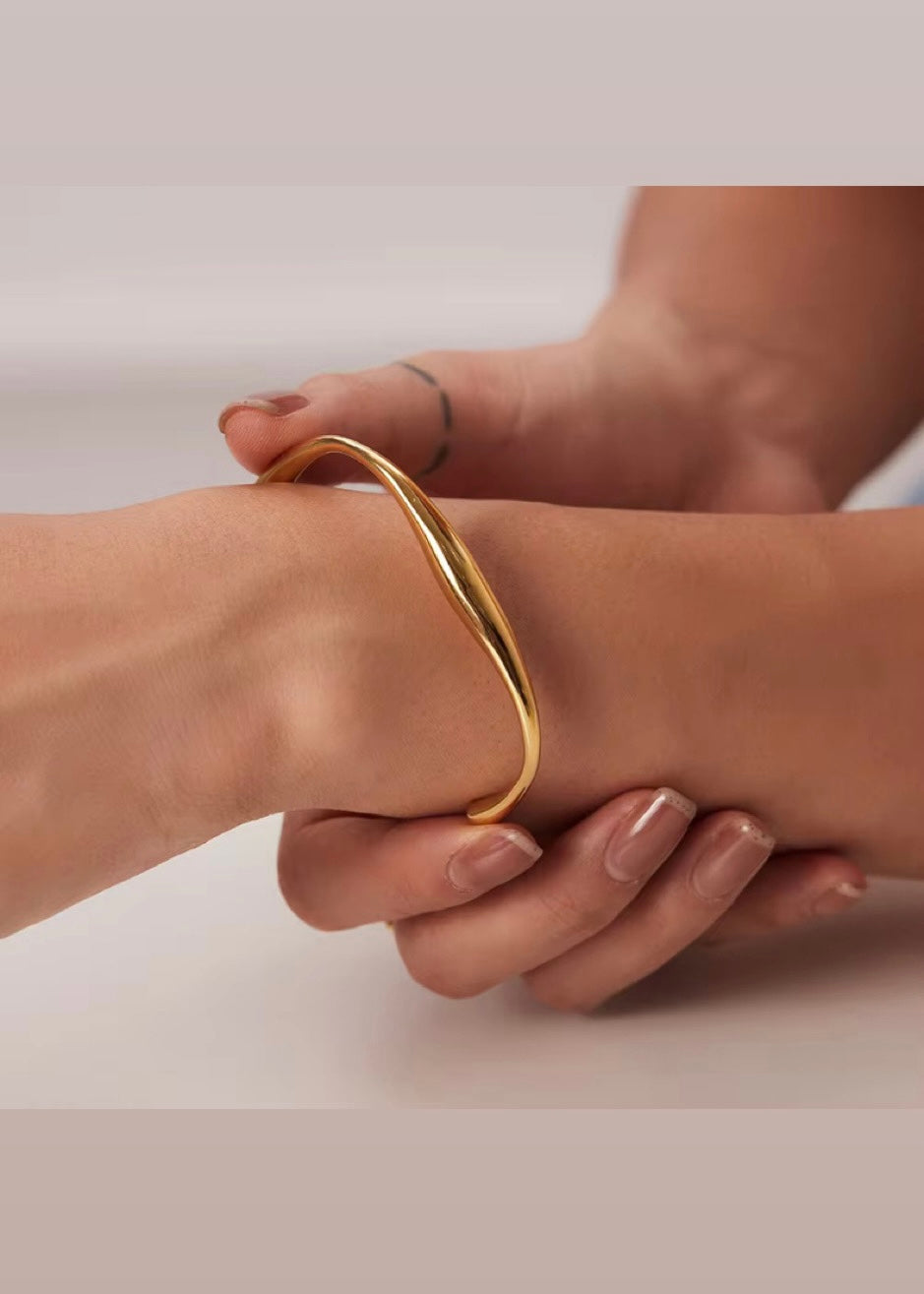 Gilded wave bracelet
