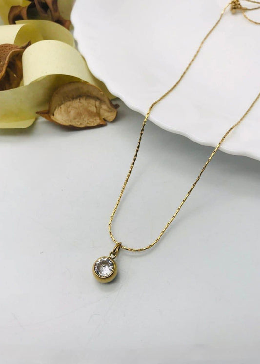 Solitaire necklace
